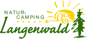 „Logo von Natur-Camping Langenwald mit stilisiertem grünen Baum, gelber Sonne und fünf Sternen, ergänzt durch den Schriftzug ‚Camping Langenwald